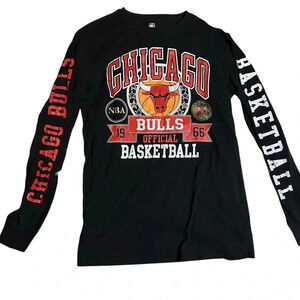 NBA Chicago Bulls 1966 Official Basketball Long Sleeve T-Shirt Sz M Adult Top